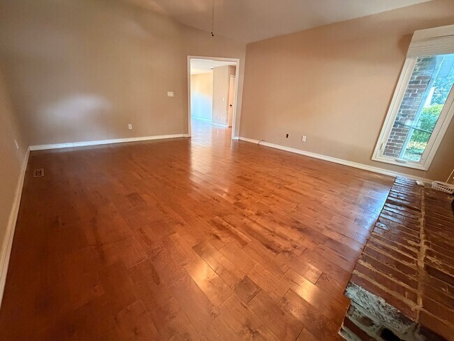 Building Photo - 2157 E Cherryvale St