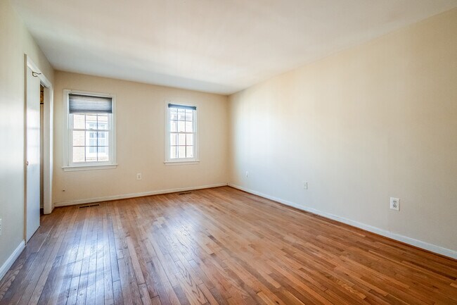 Building Photo - 1839 Biltmore St NW