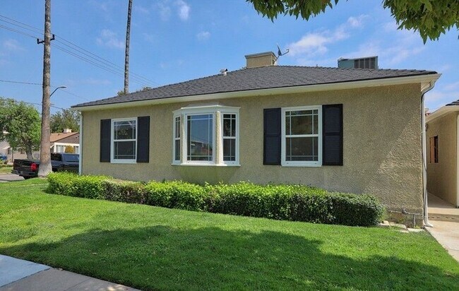 Building Photo - 1004 W Clark Ave