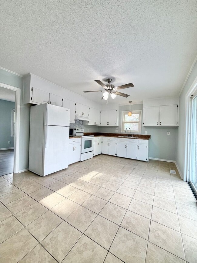 Building Photo - 3 Bedroom 1 Bath Home