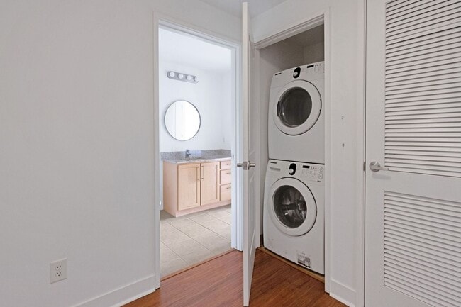 Building Photo - Charming 1BR Condo in Atlanta