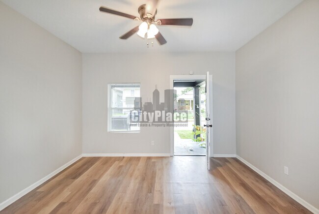 Building Photo - 2862 Highland Pl