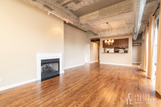 Building Photo - 1069 W 14th Pl