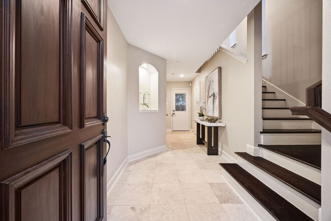 Building Photo - 5407 Lillian St