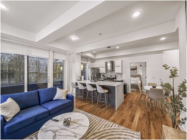 Building Photo - 236 W Thompson St