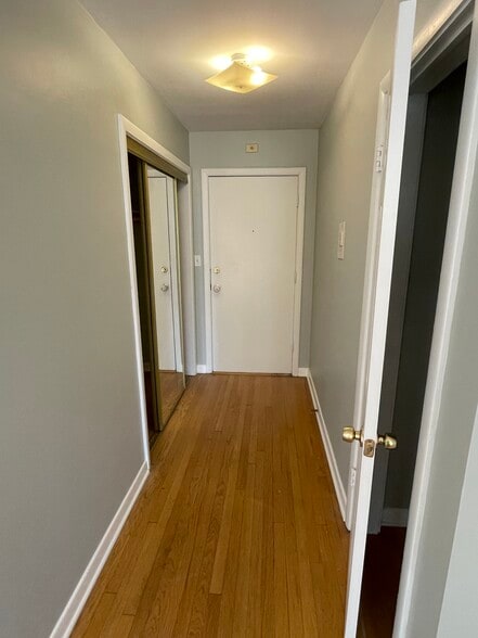 Building Photo - 8845 Lamon Ave