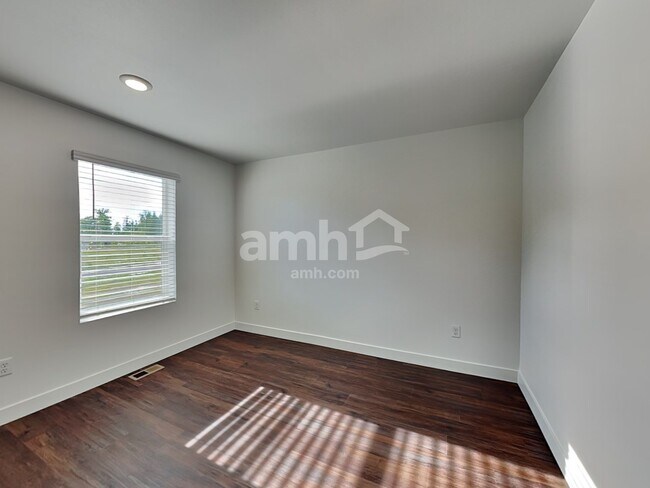 Building Photo - 4722 86th Ave NE