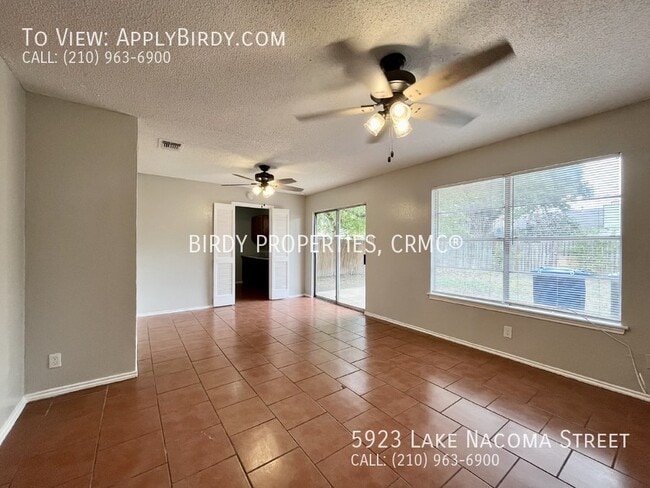 Building Photo - *4 Bed, 2 Bath Home Located in Lakeside**