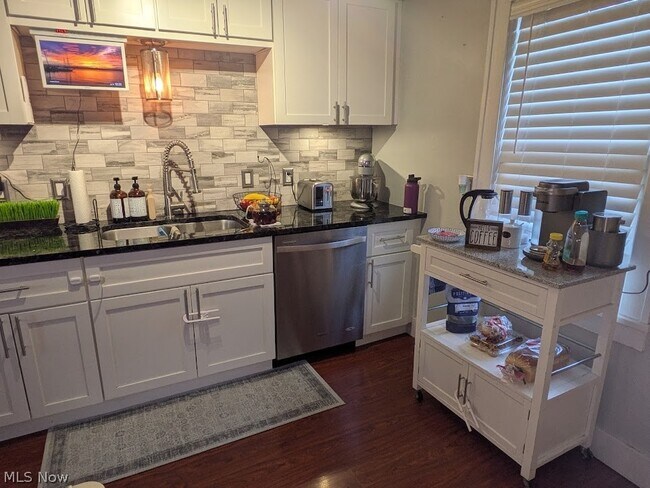 Building Photo - 1902 Harding Dr