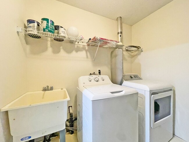 Building Photo - Luxury Maintenance-Free **One-Level Living...