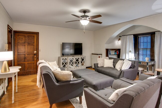 Building Photo - 131 S 39th St