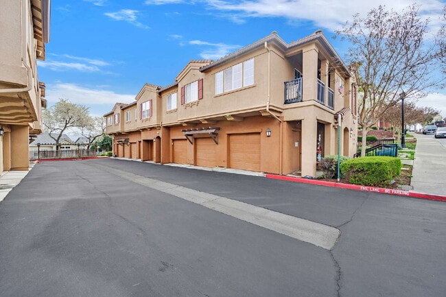 Building Photo - Corner Unit Condo with Vineyard Views – 2 Bed, 2 Bath – Quiet, Private, and Convenient!