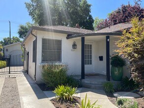 Building Photo - Two Bedroom 1 Bath in East Sacramento