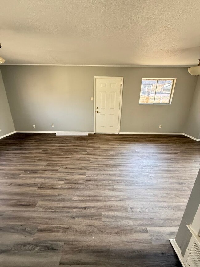 Building Photo - Magnolia Drive