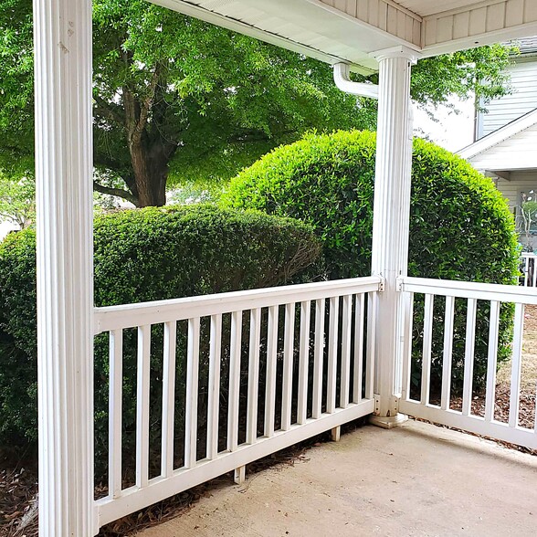 Building Photo - 300 Cottonwood Creek Cir