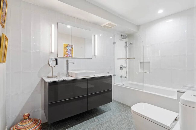 Building Photo - 7 E 129th St