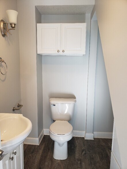 Building Photo - 326 W 11th St