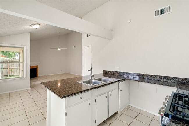 Building Photo - 11111 Drakeland Dr