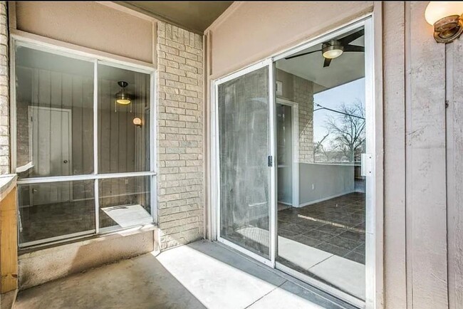 Building Photo - Rent Ready - Dallas, TX