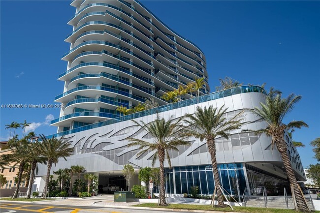 Building Photo - 17550 Collins Ave