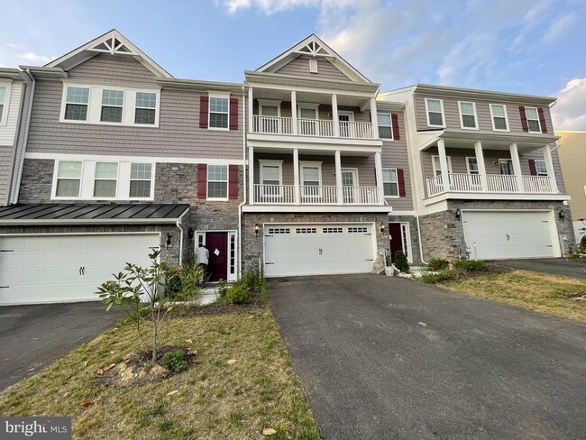 Building Photo - 113 Trails Way