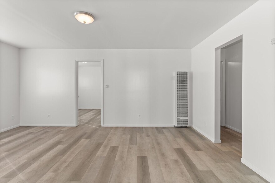 Building Photo - 11116 Berendo Ave