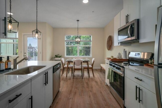 Building Photo - 190 Elma Ave SE