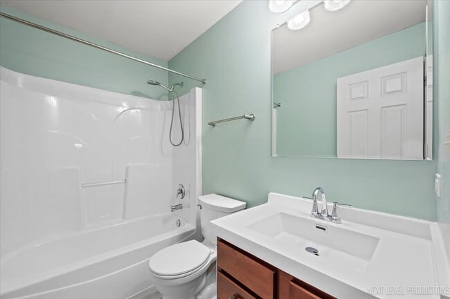 Building Photo - 450 Majestic Ln