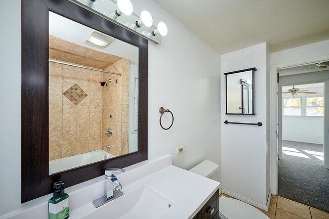 Building Photo - 1613 Hartmann Dr