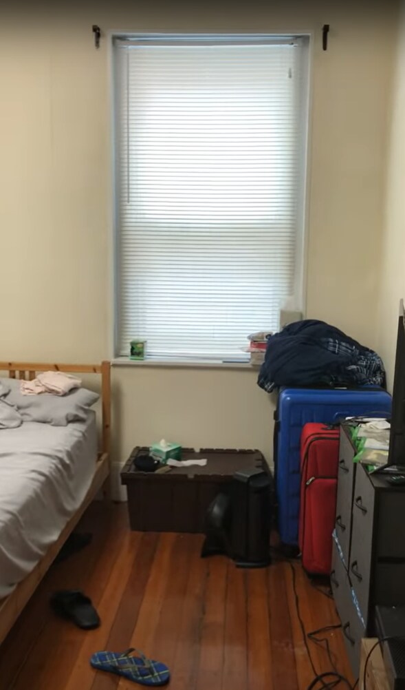 Building Photo - 16 Aberdeen St