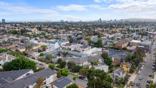 Building Photo - 1075 Loma Ave