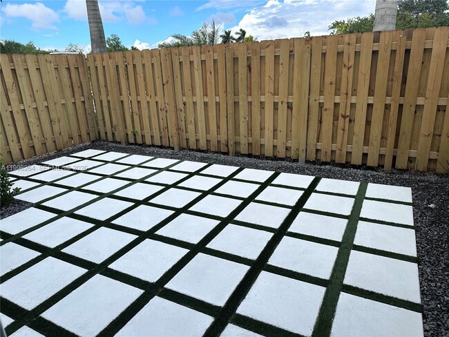 Building Photo - 2671 SE 10th St