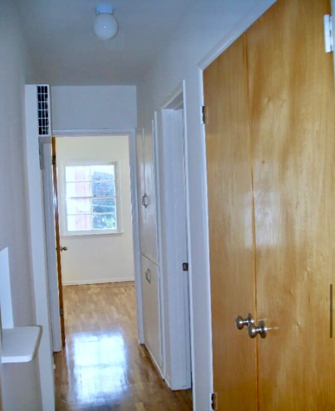 Building Photo - 1466 S Sherbourne Dr