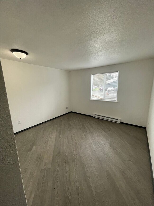 Building Photo - 1819 S 93rd St