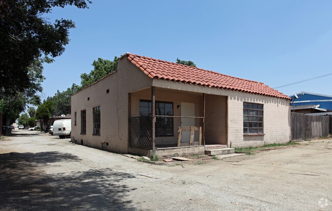 Primary Photo - 5590 W Mission Blvd