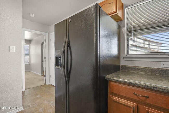 Building Photo - 2300 Glitter St