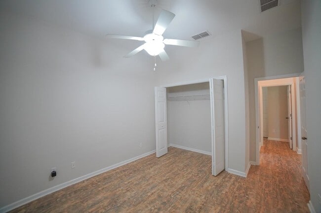 Building Photo - 5569 Hampton Hill Cir