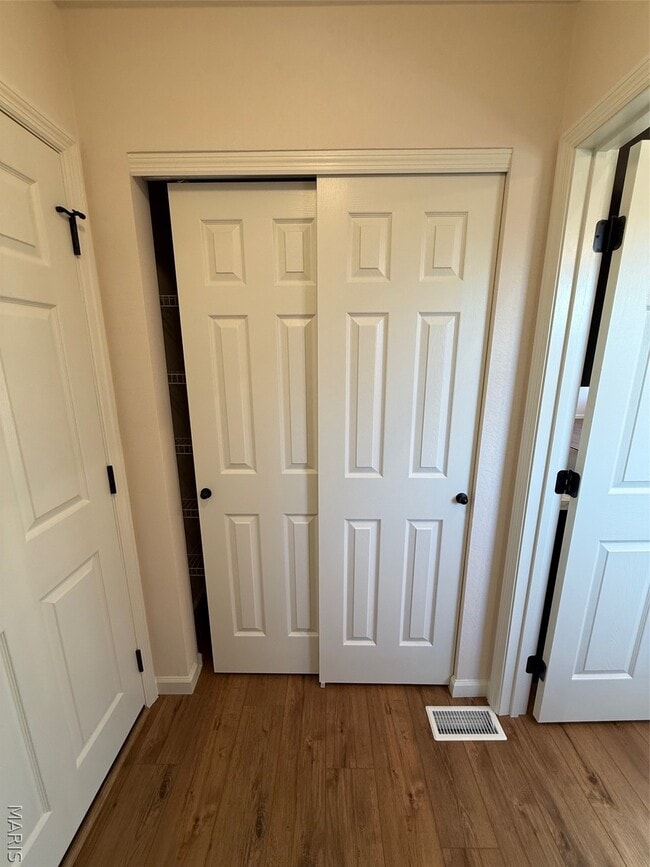 Building Photo - 9618 Maple St