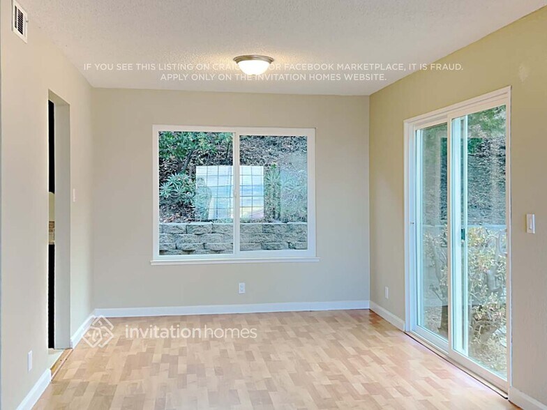 Building Photo - 120 Persimmon Dr