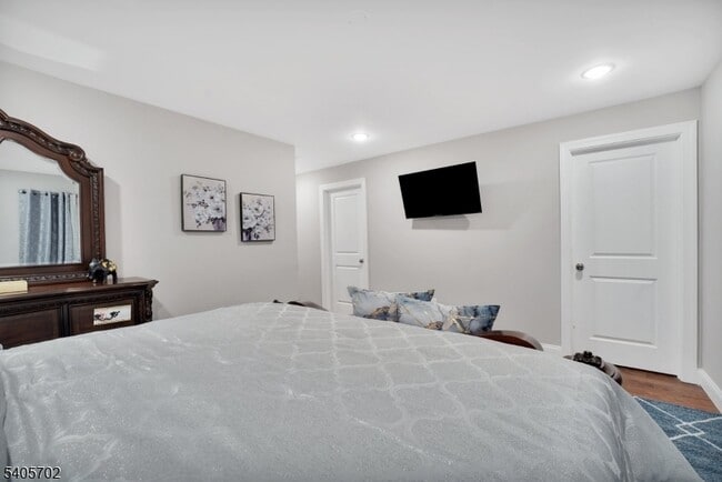 Building Photo - 225 S 9th St