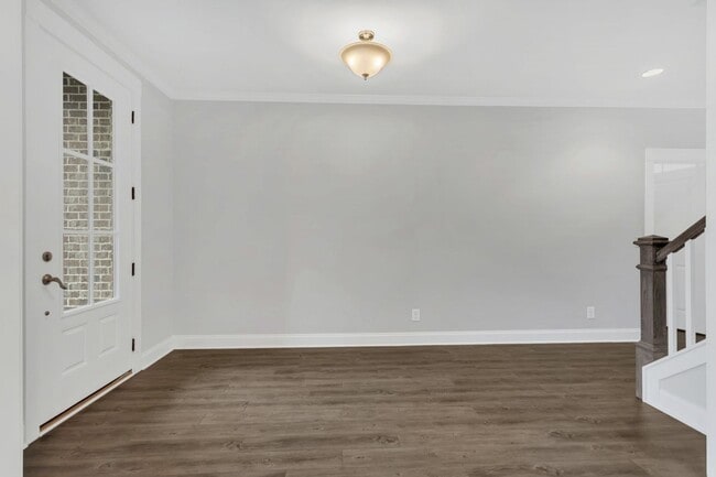 Building Photo - 4BR/3.5BA All-Brick Home Near Top Williams...