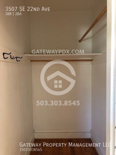 Building Photo - 3507 SE 22nd Ave