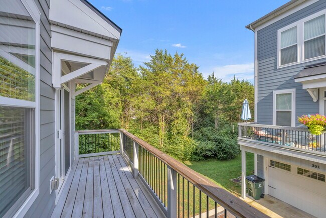 Building Photo - 300 Kara Ln