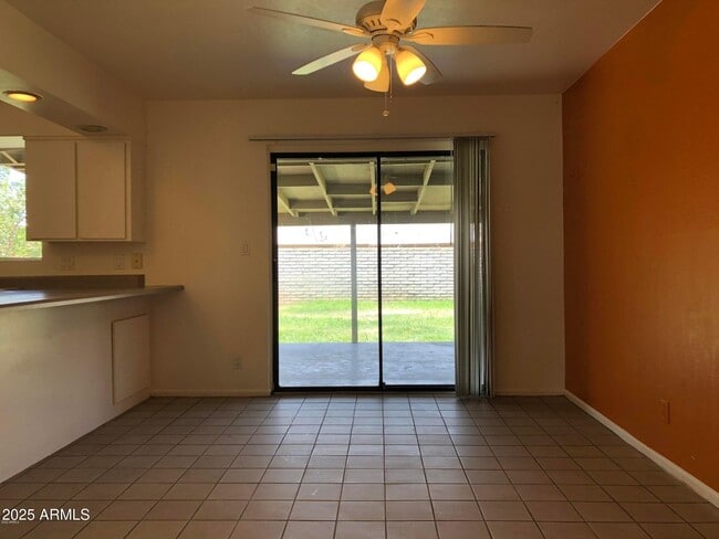 Building Photo - 718 E Granada Dr