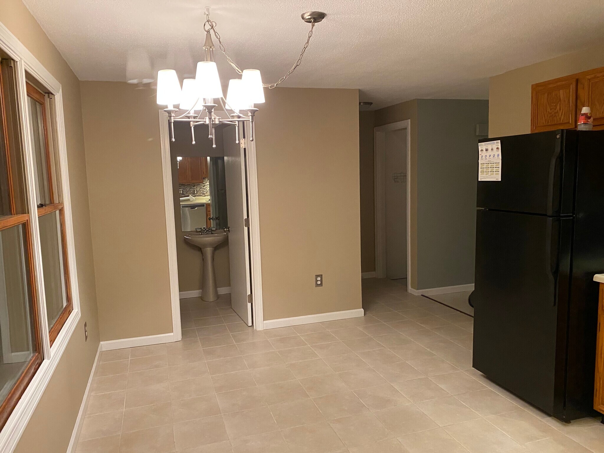 1/2 bath - 60 Minechoag Hts