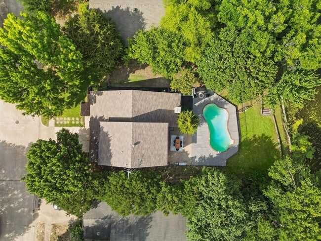 Building Photo - 5830 Jester Dr