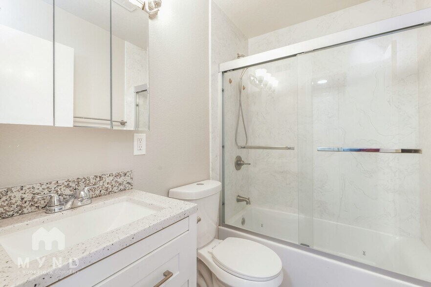 Building Photo - 905 Carro Dr