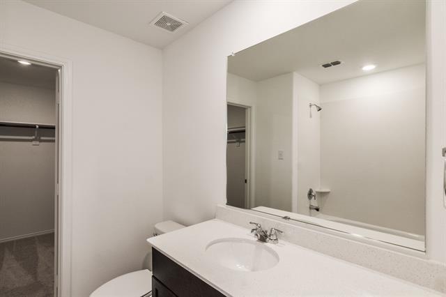Building Photo - 3004 Coyote Way