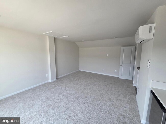Building Photo - 2558 Hopton Ln