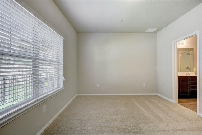 Building Photo - 516 E Slaughter Ln